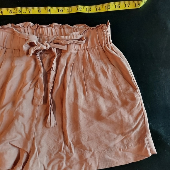Forever 21 Dusty Pink Flowy Paperbag Shorts Size Small - Picture 1 of 9